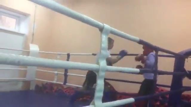 Тренировочный спарринг с тренером смотреть онлайн