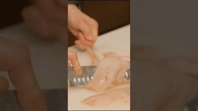 Как быстро и просто почистить рыбу?Лайфхак от Елены Ландэ! смотреть онлайн