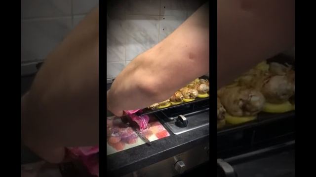 куриные ножки в беконе смотреть онлайн