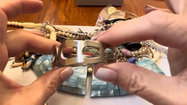 Vintage Jewelry Bag Unbagging ! смотреть онлайн