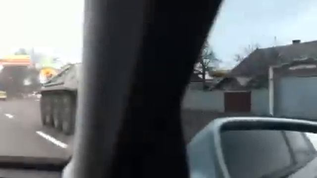 БТР едет по дороге общего пользования