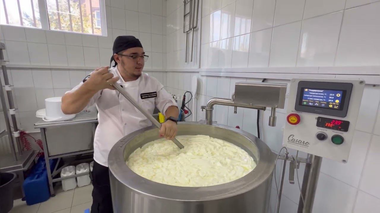 Как нарезать сырный сгусток спинов