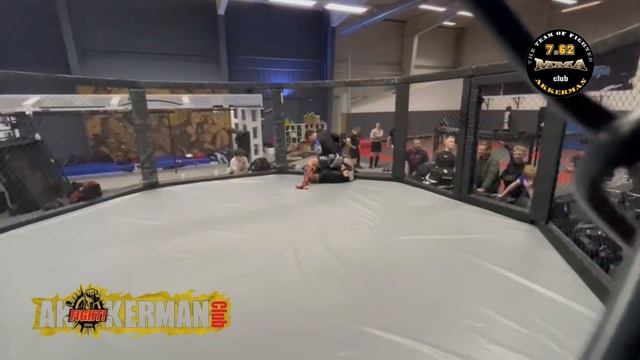 Третий спарринг Головченко, разница в весе более 10 кг. Магдебург смотреть онлайн