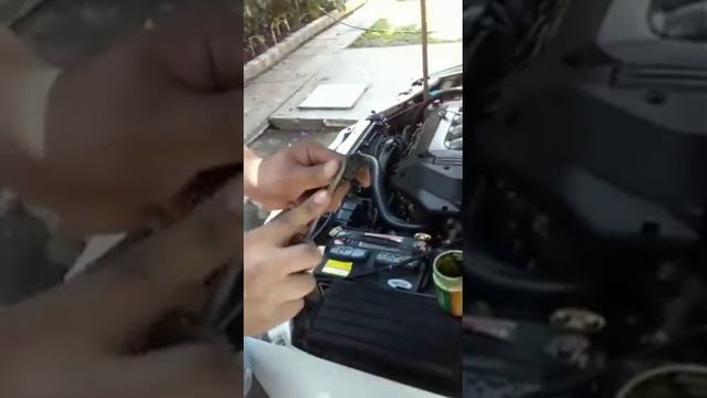Amortiguadores de cofre Honda Accord 1999. Cambio en 3 minutos. смотреть онлайн
