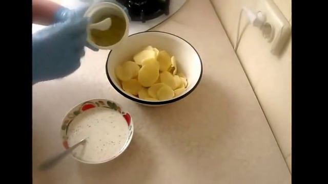 Очень вкусный картофель под соусом/Potatoes with sauce смотреть онлайн