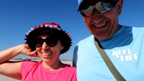 ЖИВЁМ В ШИКАРНОМ ОТЕЛЕ. ОТМЕЧАЕМ ДЕНЬ РОЖДЕНИЯ РОДИТЕЛЕЙ