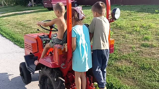 КМЗ-012 хорошо в деревне, летом. смотреть онлайн