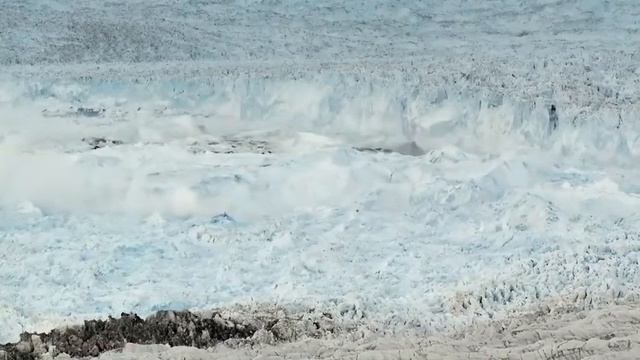 Мурашки по коже: в Арктике мгновенно откололся кусок льда размером с большой город: уникальное виде смотреть онлайн