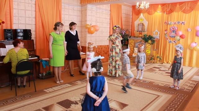 Утренник Аделины на 8 марта 2016 года! Десткий сад 29! г. Златоуст смотреть онлайн