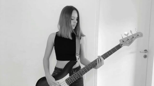 MUSE - Uno [Bass Cover] by Lilou Gerardy смотреть онлайн