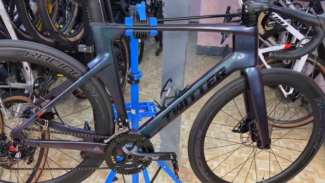 Twitter R10 with RS 22s ( Holographic color) with carbon wheels смотреть онлайн