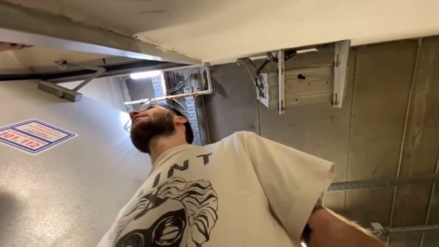 КТО ПОПРОСИТ ВИДЕО ОХРАНИКУ | СТРИМ: ЛУЧШИЙ ДЕНЬ ХАЗЯЕВ смотреть онлайн