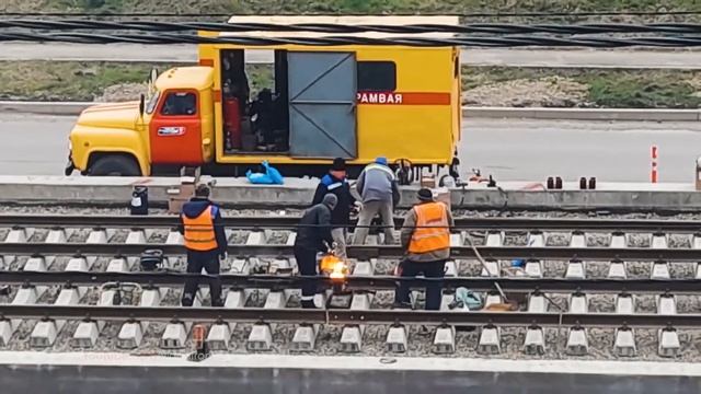 Термитная сварка трамвайных рельс в Краснодаре на улице Московской смотреть онлайн