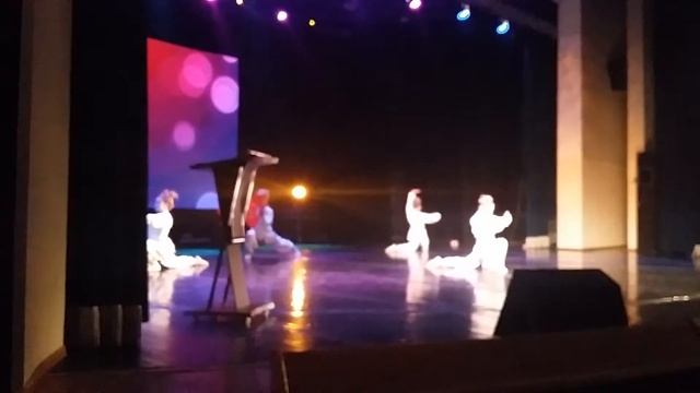 Танец март 2017 странный человечек смотреть онлайн