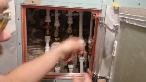 как отрегулировать ревизионный люк под плитку?