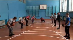 Урок физкультуры. Баскетбол ? 7 класс