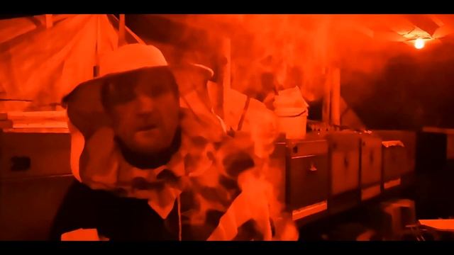 Под навесом красных фонарей! смотреть онлайн