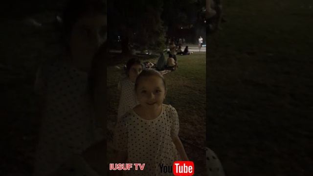 Париж Франция Эйфелева башня. кто знает. видно Хамавюрт? Paris France. la tour Eiffel смотреть онлайн