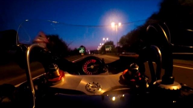 Honda VFR 400 Nc30 | Dark Early Morning Ride | Pure V4 Sound смотреть онлайн