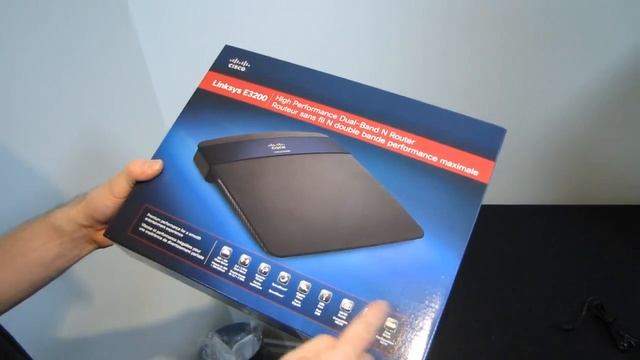 Linksys E3200 Dual Band Wireless N Router Unboxing & First Look Linus Tech Tips смотреть онлайн
