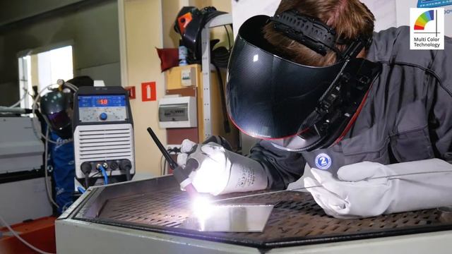 Маска Aurora SUN-9 DYNAMIC - сварка с естественной цветопередачей смотреть онлайн