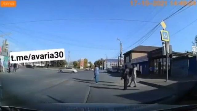 напугал пешеходов своим дрифтом