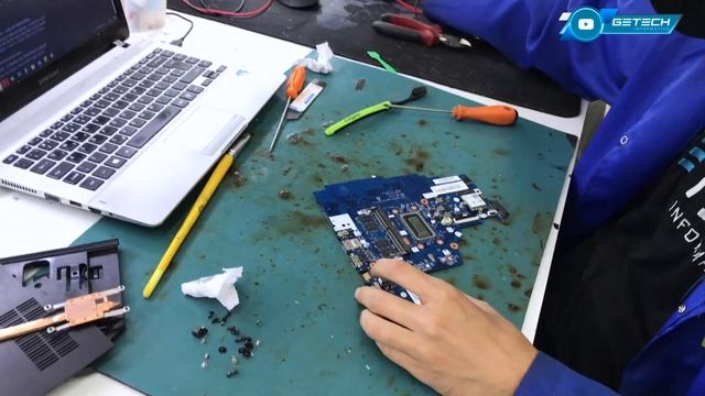 Reparo em Notebook LENOVO G40 - Não liga e a carcaça está toda danificada! смотреть онлайн
