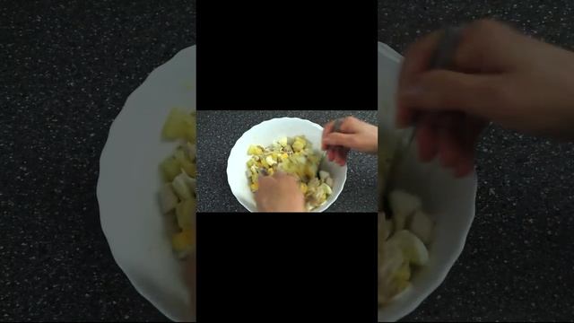 #shorts Cалат с ананасом и курицей. Салат курица с ананасом. Праздничный салат смотреть онлайн