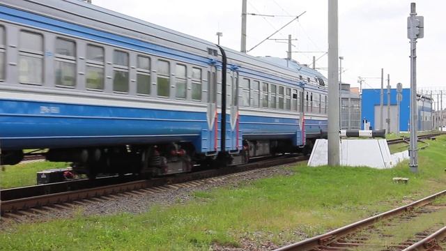 ДР1А-166 (БЧ, ТЧ-7 Брест) завершает манёвры по ст. Брест-Центральный и подаётся под посадку на рейс смотреть онлайн