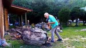 Как расколоть валун.