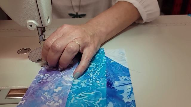 QUICK AND EASY! "THATAWAY" QUILT FULL TUTORIAL!! смотреть онлайн