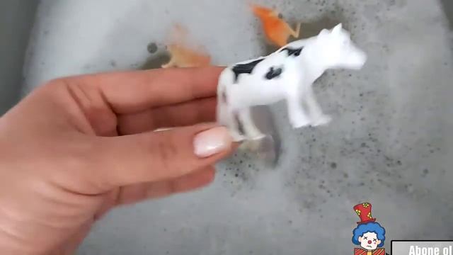 Учим Животных Корова Свинья Лев ??Развивающие Мультики Животные в тазике #корова #poem #song смотреть онлайн