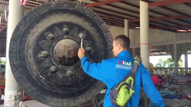 Бью в гонг смотреть онлайн