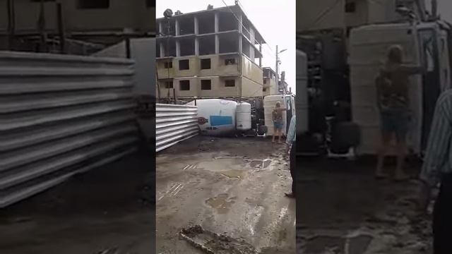 миксер перевернулся