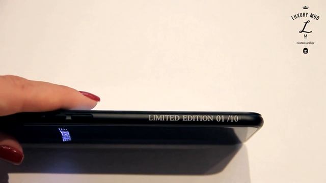 iPhone 6 в карбоне со светящимся логотипом Mansory смотреть онлайн