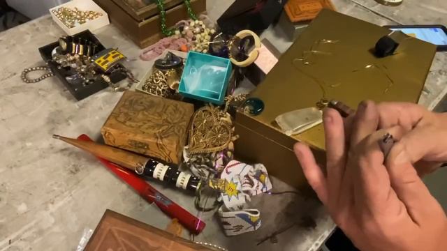 BAGS OF MONEY ! HUGE PROFITS ! How to make money when there is no abandoned storage auction смотреть онлайн