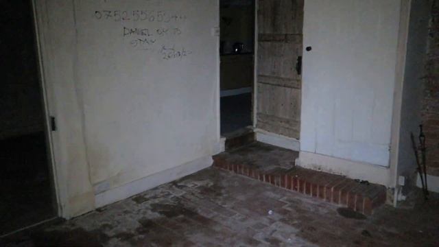 WE FOUND SOMETHING TERRIFYING IN REAL LIFE MURDER HOUSE смотреть онлайн