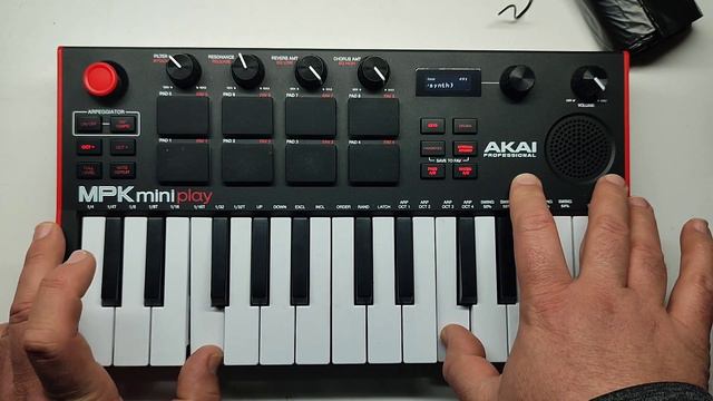 Messing around with Akai MPK Mini Play MK3. Fun with arpeggiator and other stuff (no talking) смотреть онлайн