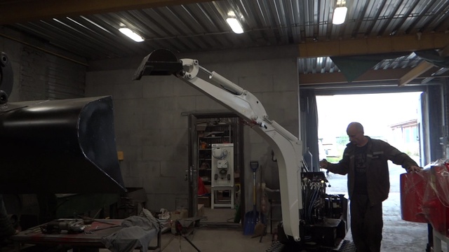 Мини экскаватор Mole E-1700 