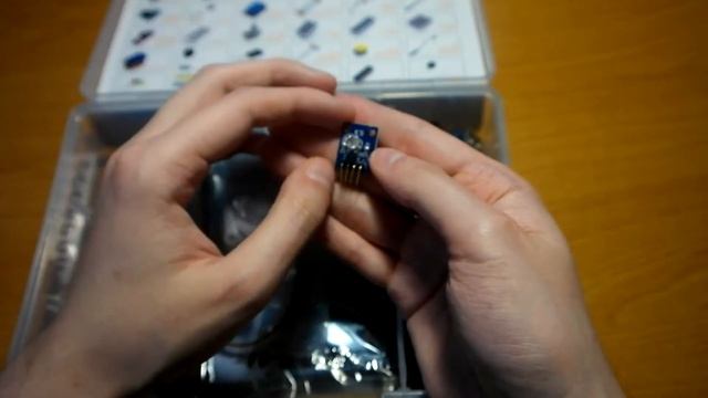 Unboxing Arduino Starter Kit \ Распаковка и обзор набора Ардуино для начинающих смотреть онлайн