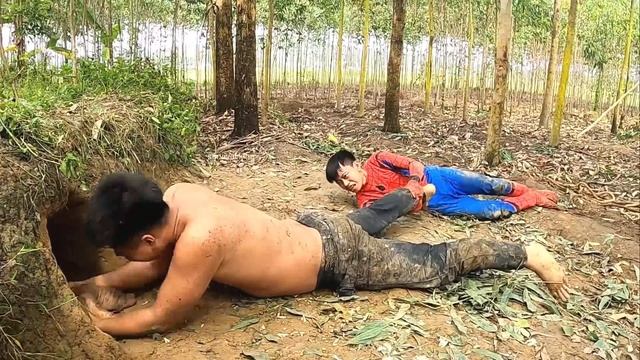 Spiderman And 3 Hunters Save The Gorilla From The Monster And The Ferocious Cobra Nest смотреть онлайн