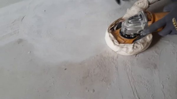 Как убрать наплыв на наливном полу , и дефекты после заливки !