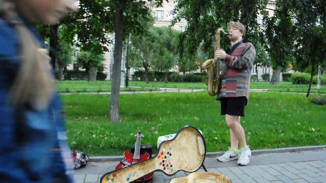 Уличный саксофон, талант из Питера смотреть онлайн