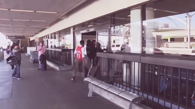 Fight in street tekashi69 vs crip gang member смотреть онлайн