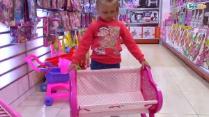 Ярослава в Магазине Игрушек. Шопинг в Турции. Игрушки для детей. Видео обзор игрушек. Pocoyo Toys