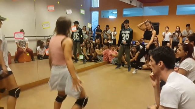Batalla Reggaeton - Juli & Seba ❤ смотреть онлайн