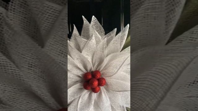 Poinsettia wreath, door hanger. #christmas #wreathmaking #christmasgiftideas смотреть онлайн