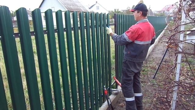 Установка штакетника