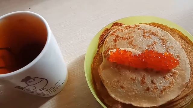 Блинчики с икрой и сладким чаем? смотреть онлайн