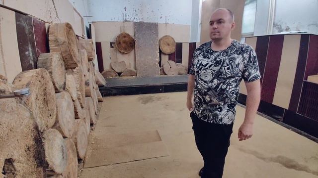 Гашение свечи указательным пальцем правой и левой рукой. смотреть онлайн